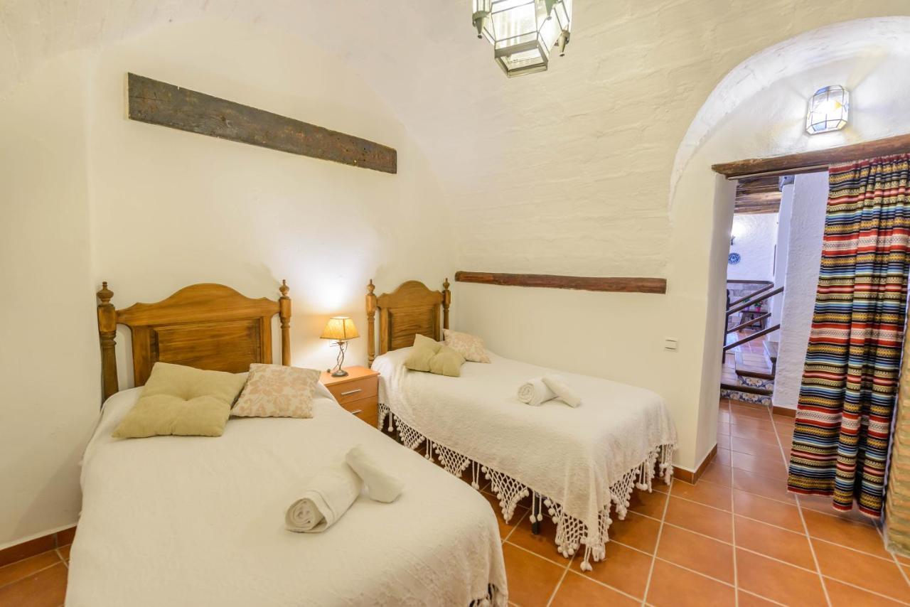 Holiday Home El Pilarillo Piscina Compartida Alcaucin Ngoại thất bức ảnh