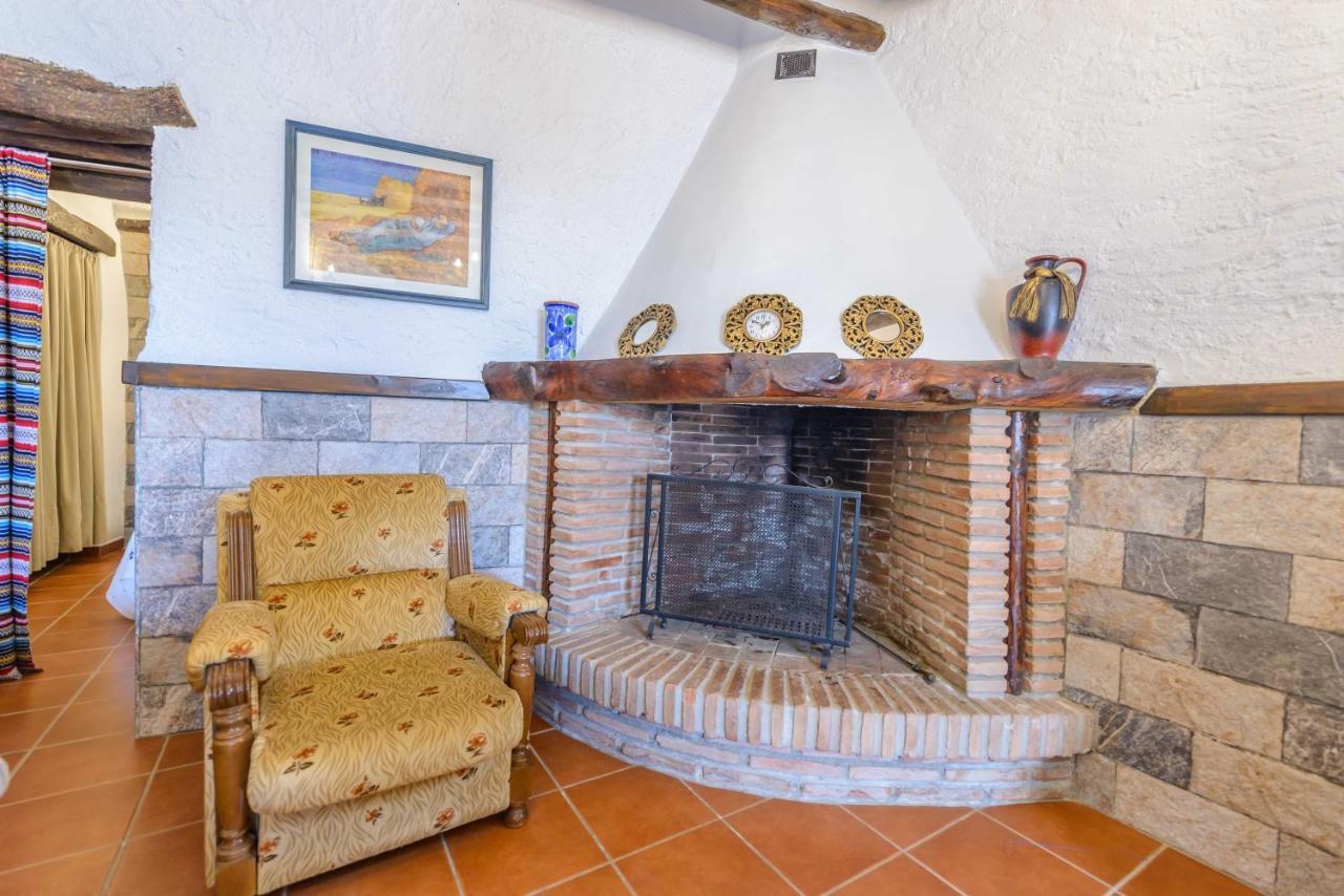 Holiday Home El Pilarillo Piscina Compartida Alcaucin Ngoại thất bức ảnh